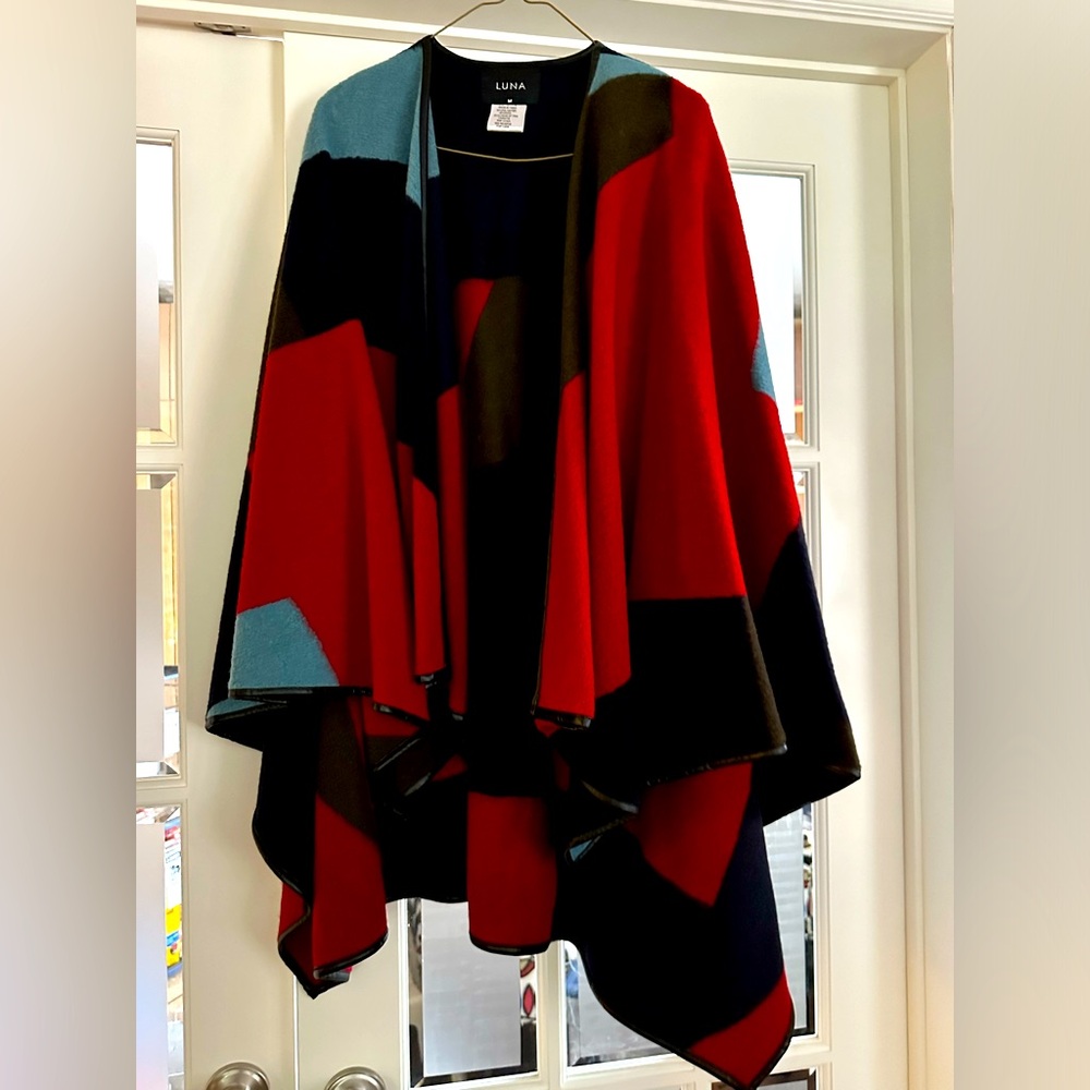Wool/polyester shawl cape, size M, but very adaptable to size
